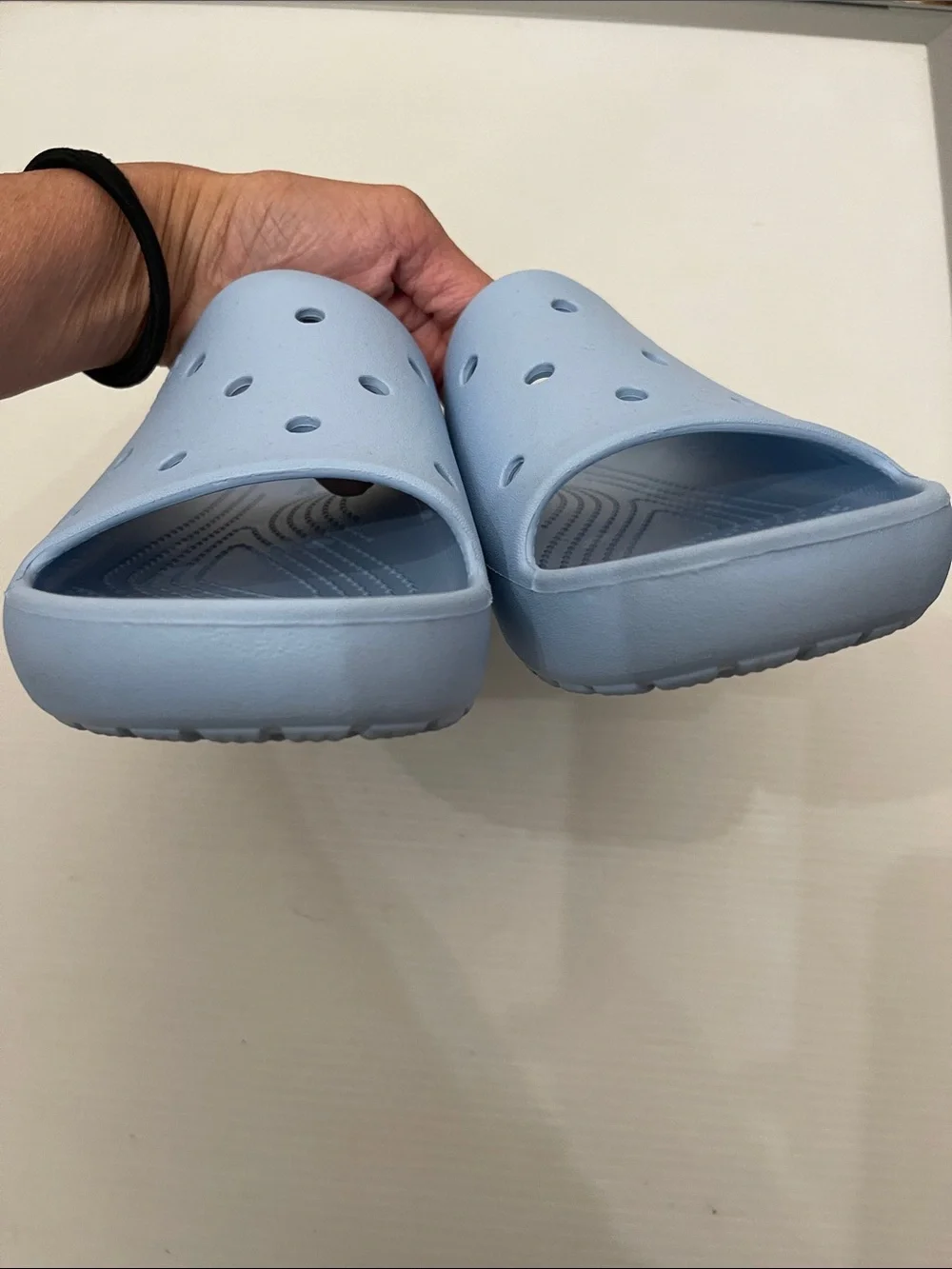 CROCS CLASSIC SLIDE SANDAL MENS SIZE 10 WOMENS SIZE 12
